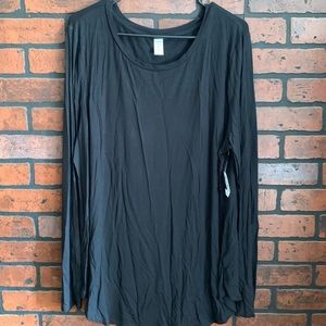 Black, flowy old navy tee